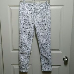 Girls Floral Jeggings 14
Very cute black and white